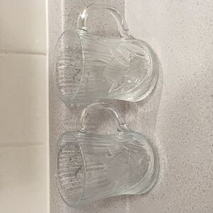 2 Vintage flower pattern glasses